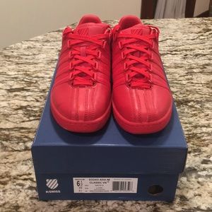 Gently used tennis shoe